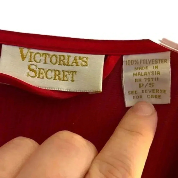 Vintage Victorias Secret Red Robe‎ - Picture 6 of 7
